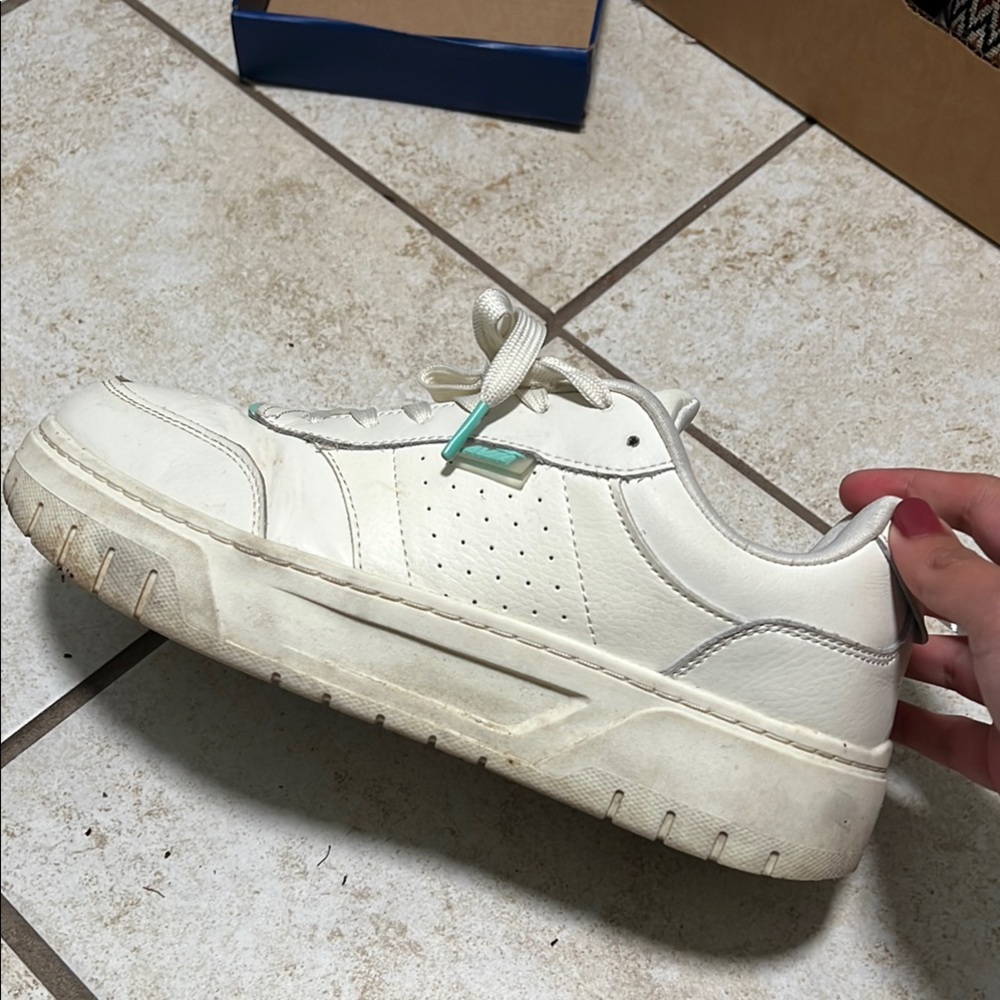 Avia Cream and Teal Sneakers